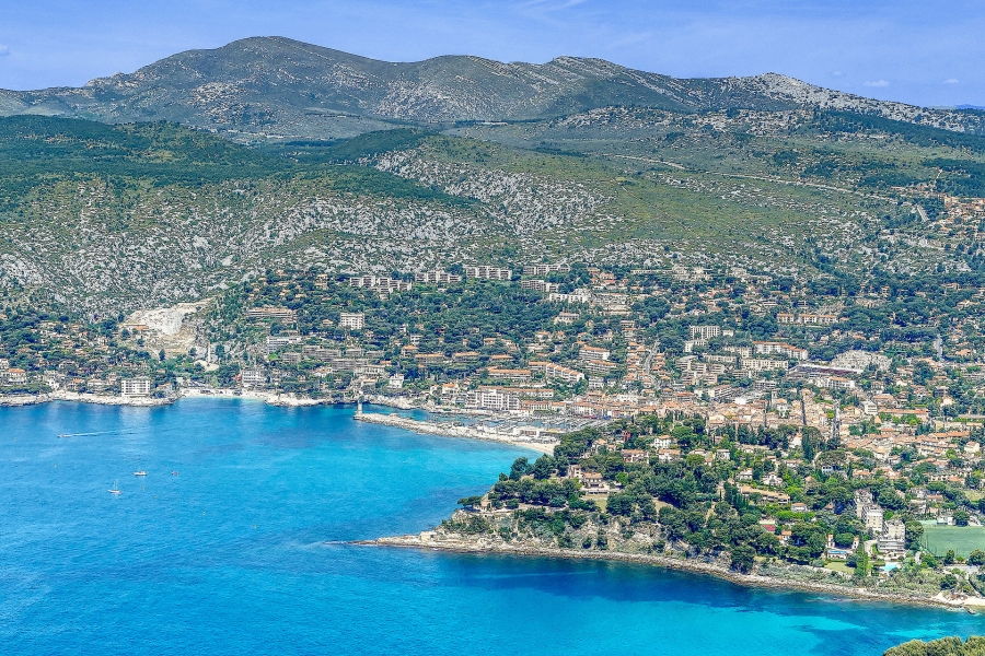 Cassis  ( 13 ) - La baie de Cassis vue depuis la route des crêtes