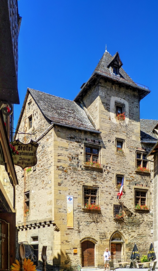 Estaing ( 12 )